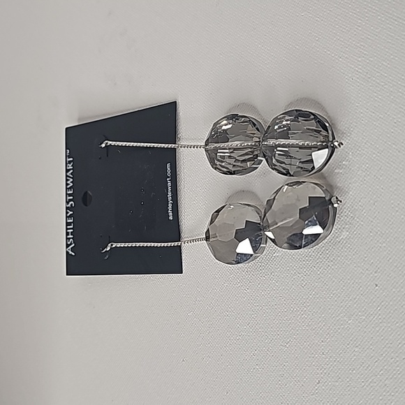 AS Diamond Cut Silver Gray Crystal Drop Earrings - Picture 6 of 11